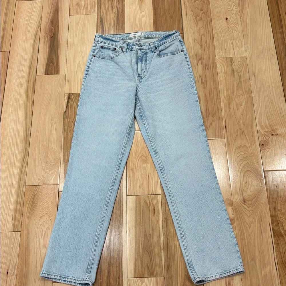 A&F Mid Rise Curve Love Jean - Picture 2 of 8